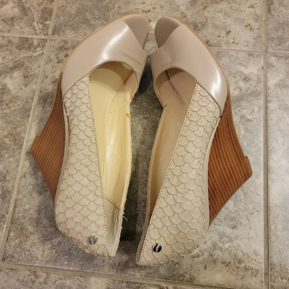 Calvin Klein Qammie Peep Toe Wedge‎ Light Taupe